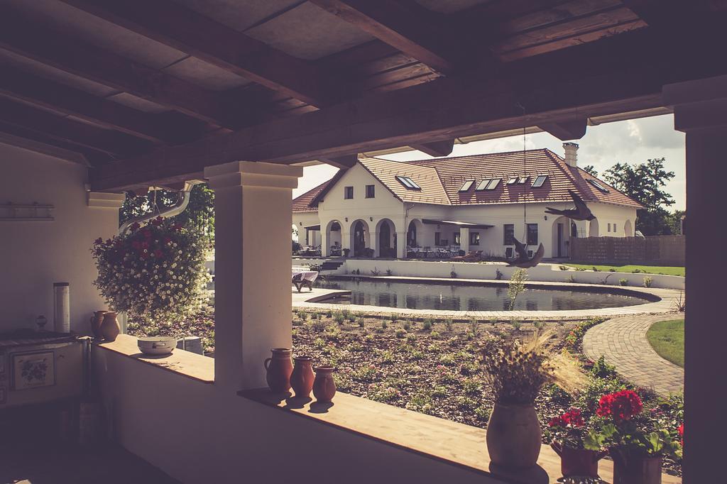 Deak Udvarhaz Hotel Kakucs Esterno foto