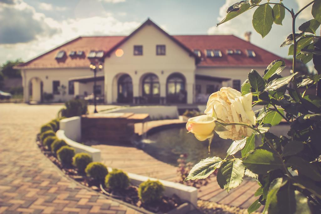 Deak Udvarhaz Hotel Kakucs Esterno foto
