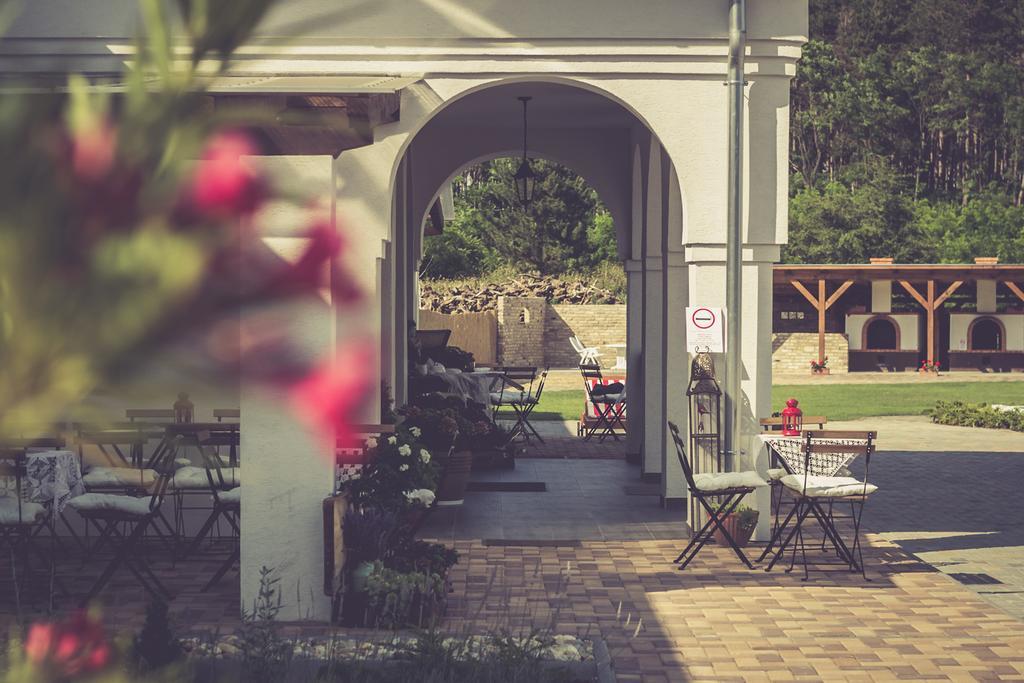 Deak Udvarhaz Hotel Kakucs Esterno foto