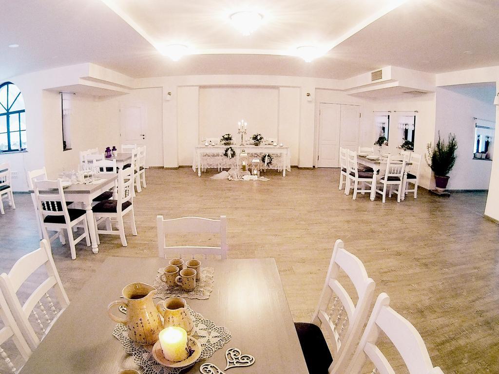 Deak Udvarhaz Hotel Kakucs Esterno foto