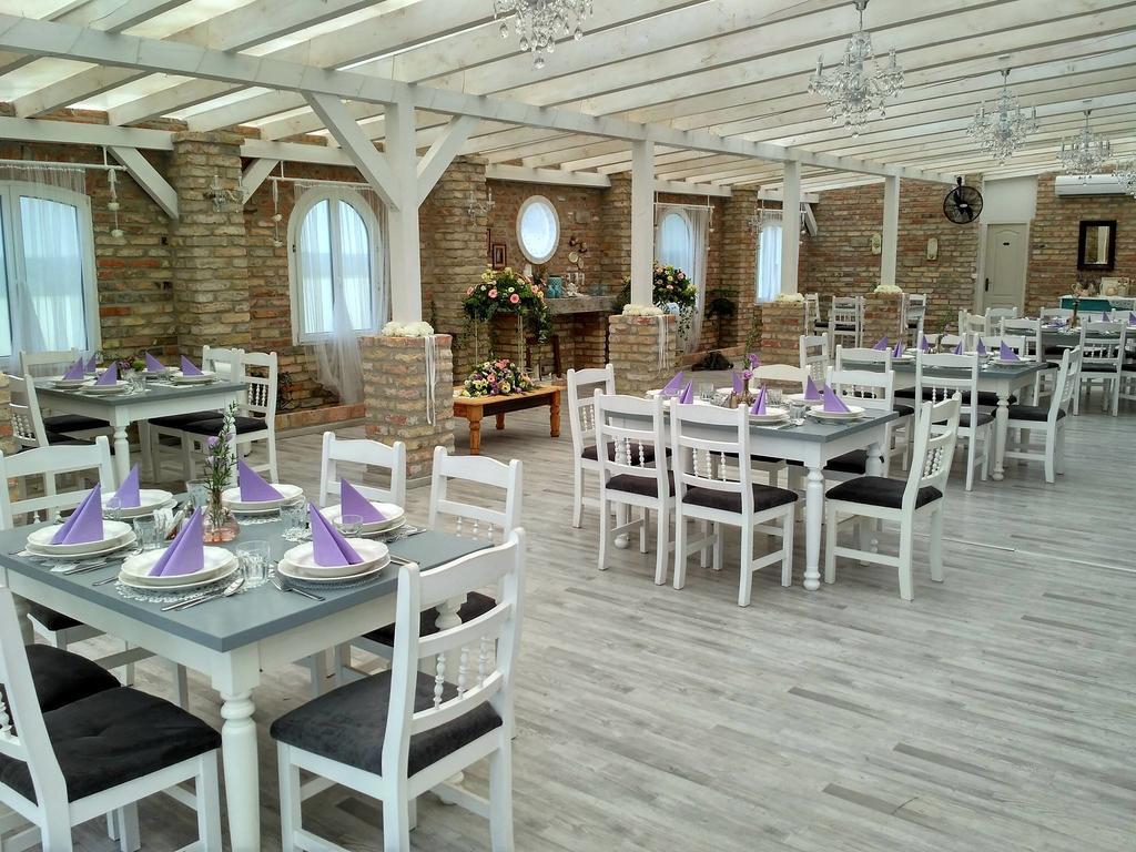Deak Udvarhaz Hotel Kakucs Esterno foto