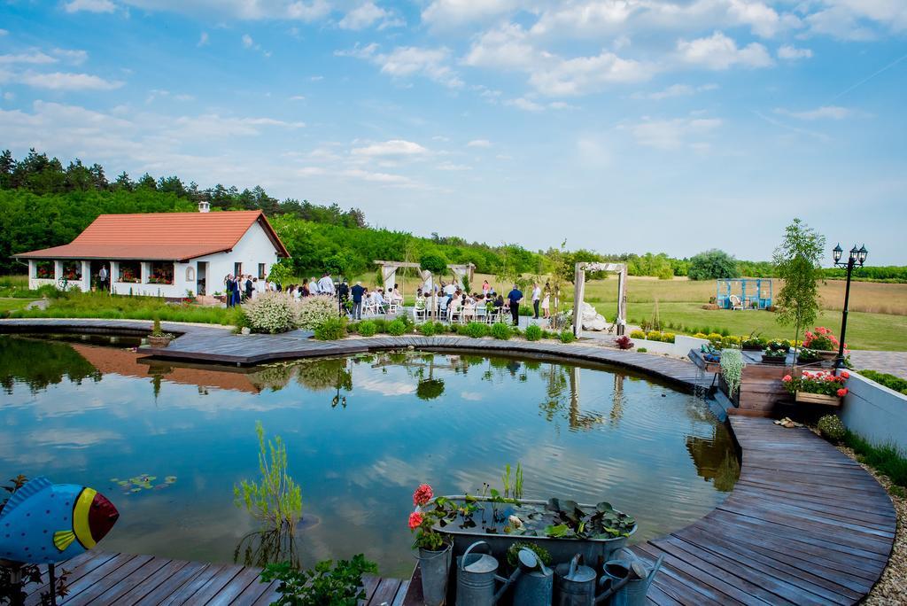 Deak Udvarhaz Hotel Kakucs Esterno foto