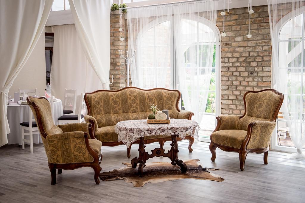 Deak Udvarhaz Hotel Kakucs Esterno foto