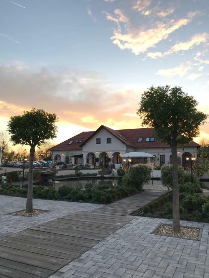 Deak Udvarhaz Hotel Kakucs Esterno foto